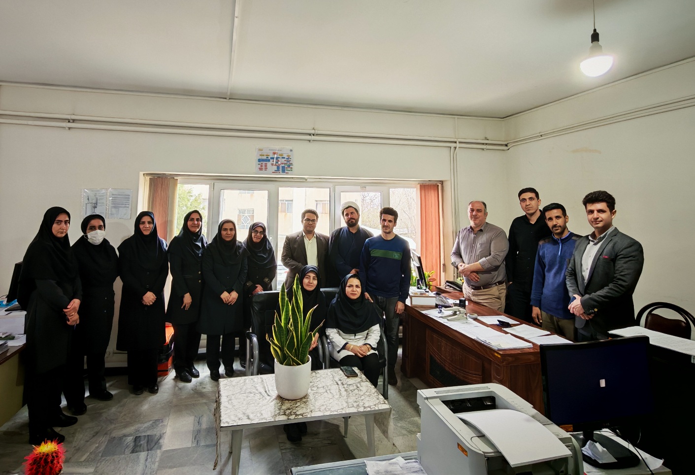 تجلیل از نیروهای واحد  خدمات بیمارستان ولیعصر (عج) همزمان با میلاد امام رضا (ع) و هفته جهانی کارگر
